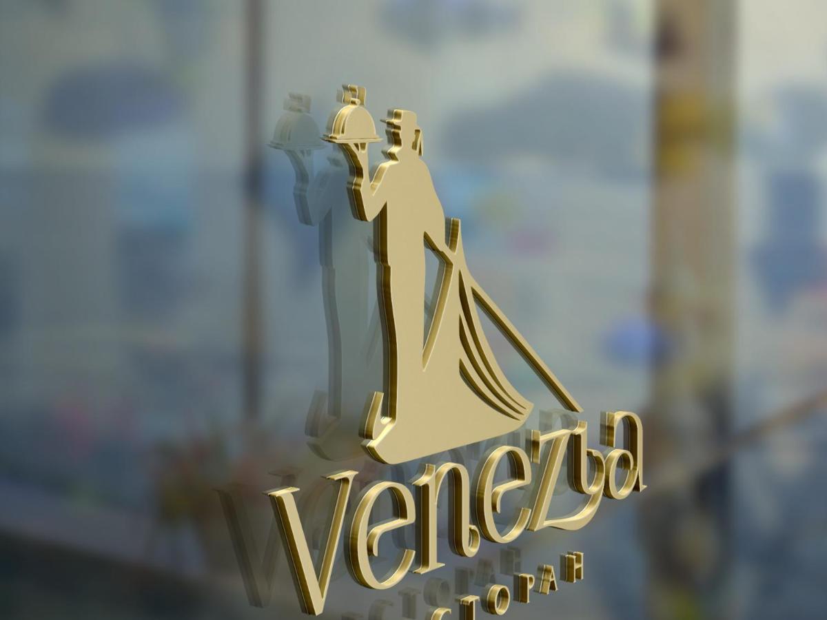 Venezia 호텔 체르니우치 외부 사진